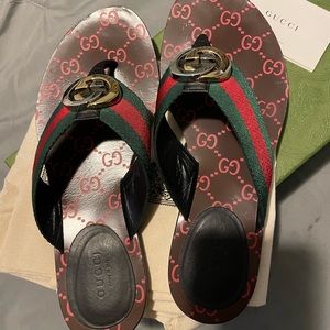 Gucci slides. Only worn twice. 38 1/2!(8 1/2).